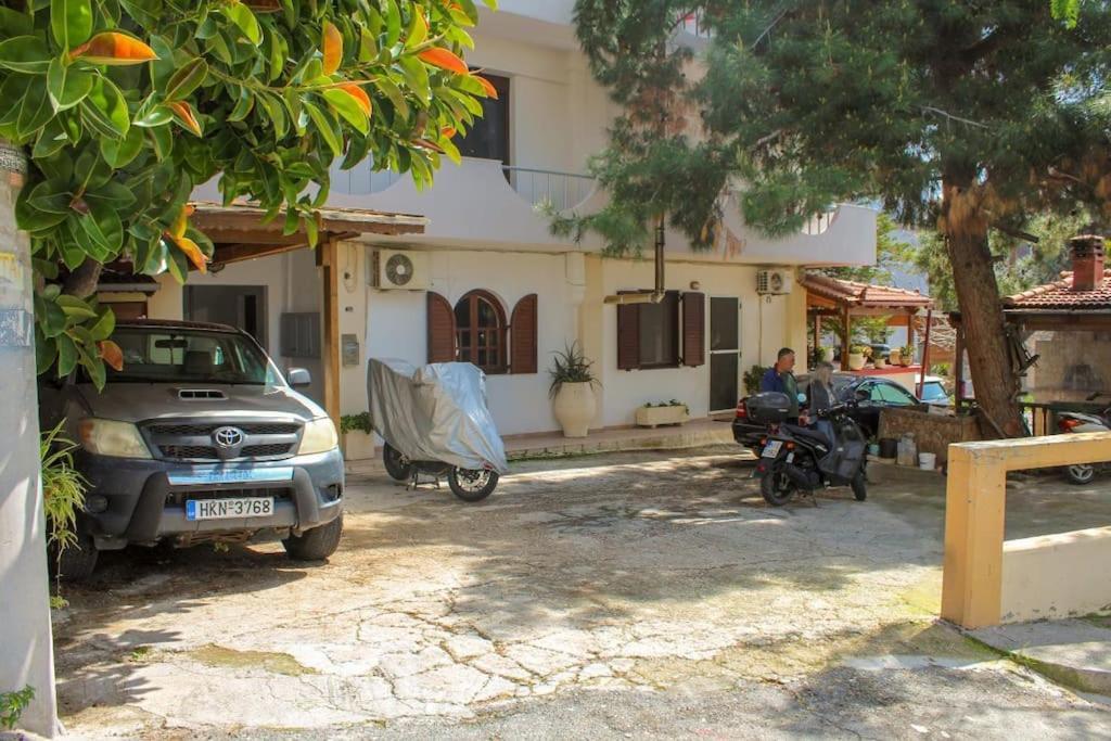 Afroditi'S Guest House Iraklion Buitenkant foto